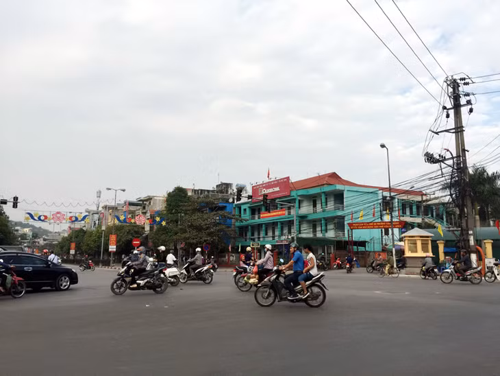 Ngã ba Cứu Hoả (TP Hạ Long) tiềm ẩn nguy cơ mất ATGT cao.