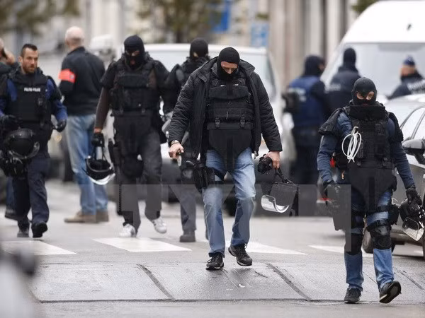 Cảnh sát Bỉ tuần tra tại quận Molenbeek, Brussels ngày 16/11. (Nguồn: THX/TTXVN)