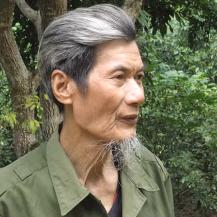  Ông Nhẫn
