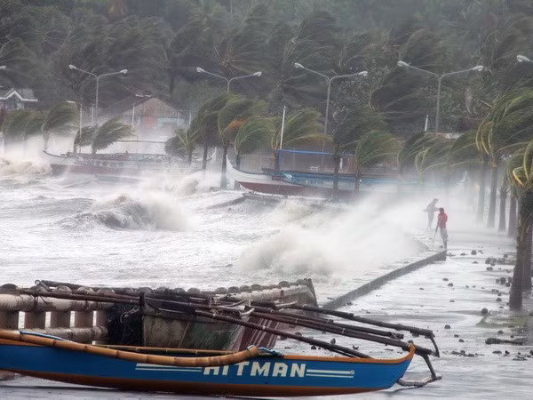 Bão Haiyan sẽ đổ bộ vào bờ trong đêm nay. (Ảnh: TTXVN)