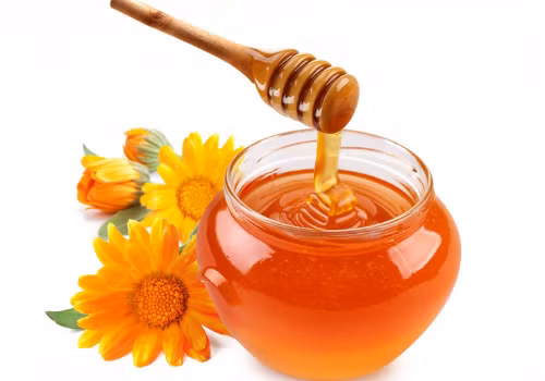 Mật ong có tác dụng khử trùng rất tốt. Ảnh: Healthyfoodhouse.