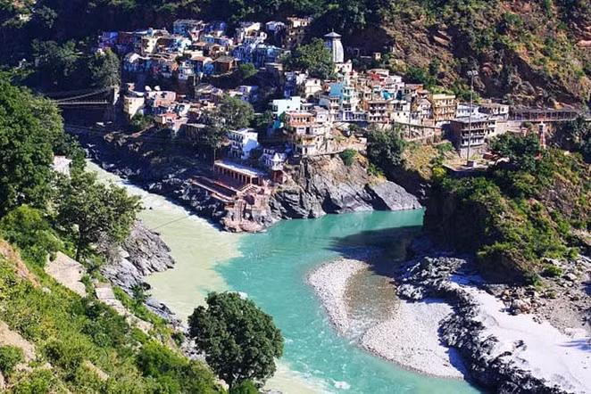 Sông Alaknanda là kết quả của việc hợp lưu giữa hai sông băng Satopanth và Bhagirath Kharak thuộc Uttarakhand. Sông Bhagirathi được tạo từ sông băng Gangotri và Khatling dưới dãy Himalaya hùng vĩ. Hai con sông trắng - xanh này hợp lưu tạo thành hai trong năm nhánh sông lớn tạo nên sông Hằng nhưng vẫn chưa từng hòa chung màu sắc.