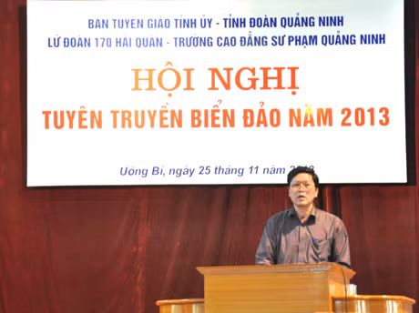 Đồng chí Phạm Hồng Cẩm, Phó Trưởng ban Thường trực Ban Tuyên giáo Tỉnh ủy phát biểu chỉ đạo tại hội 