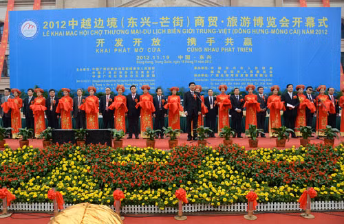 le khai mac hoi cho thuong mai du lich bien gioi viet trung nam 2012tai dong hung, quang tay, trung quoc.jpg