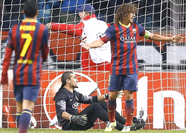 Không Messi, Barca đã bị Ajax cho “đo sàn” trên đất Hà Lan.