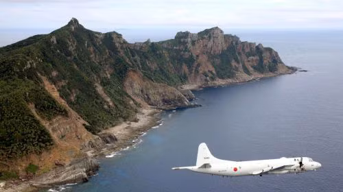 Máy bay của Nhật Bản bay qua quần đảo Senkaku/Điếu Ngư (Ảnh: Reuters)