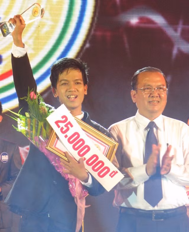 BTV Hữu Trí thời điểm đoạt Á quân Người dẫn chương trình truyền hình VTV Cần Thơ.