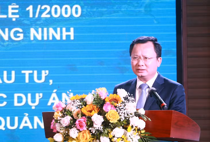 Đồng chí Cao Tường Huy, Phó Chủ tịch Thường trực UBND tỉnh, phát biểu tại hội nghị.