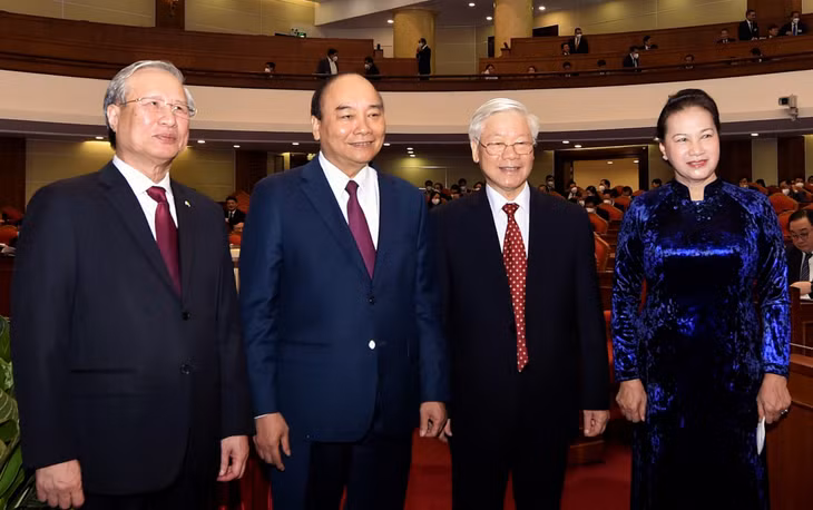 Tổng Bí thư, Chủ tịch nước Nguyễn Phú Trọng, Thủ tướng Chính phủ Nguyễn Xuân Phúc, Chủ tịch Quốc hội Nguyễn Thị Kim Ngân và Thường trực Ban Bí thư Trần Quốc Vượng tại phiên khai mạc Hội nghị Trung ương 14 khóa XII. - Ảnh: VGP/Nhật Bắc