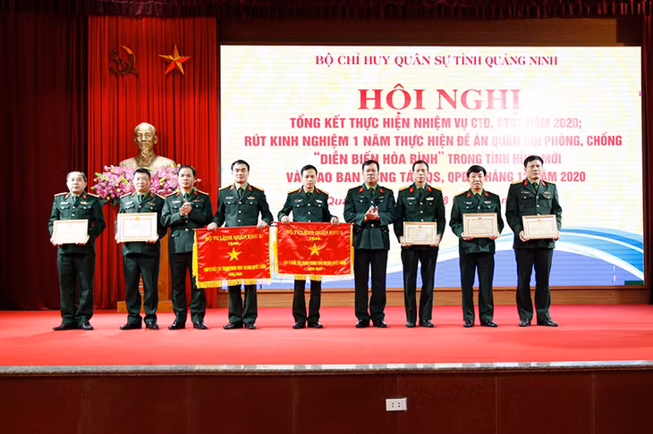 Nhân dịp này, nhiều tập thể cá nhân được Bộ Tư lệnh Quân khu 3, Bộ CHQS tỉnh khen thưởng.