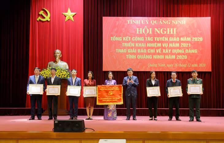 Các tập thể có thành tích xuất sắc trong phong trào 