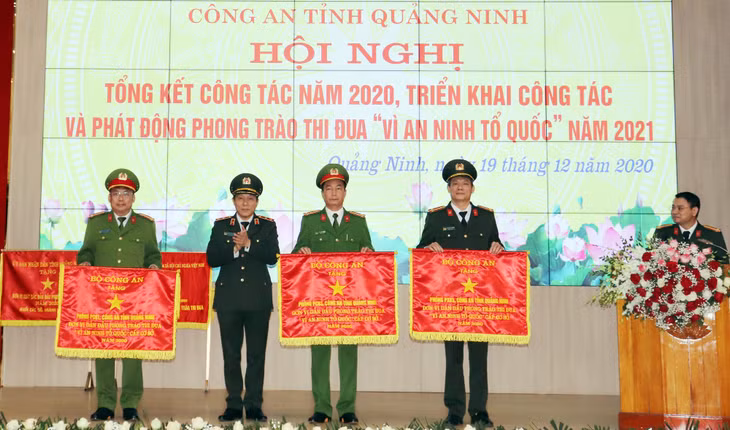 rung tướng Lương Tam Quang, Ủy viên Thường vụ Đảng ủy Công an Trung ương Đảng, Thứ trưởng Bộ Công an. 