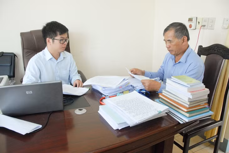 Cán bộ Cơ quan Kiểm tra - Thanh tra huyện Đầm Hà rà soát hồ sơ các cuộc kiểm tra, thanh tra, giám sát năm 2019.