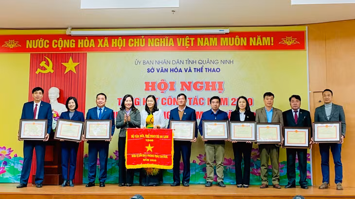 Nhiều tập thể và cá nhân được khen thưởng vì có thành tích xuất sắc trong công tác văn hóa - thể thao năm 2020.