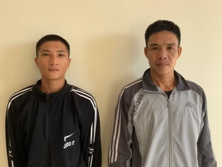 Hai đối tượng tại cơ quan điều tra (Ảnh do cơ quan Công an cung cấp)