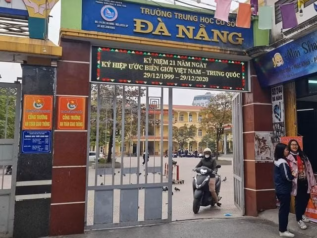 Trường THCS Đà Nẵng (quận Ngô Quyền, TP Hải Phòng) đã đình chỉ học tập của 2 học sinh đã sử dụng thuốc lá điện tử (ảnh L.T.)