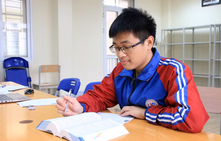 Phạm Lê Huy tự học tại trường