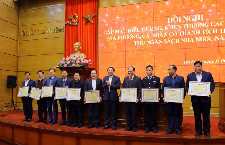 Các tập thể có thành tích xuất sắc trong công tác 