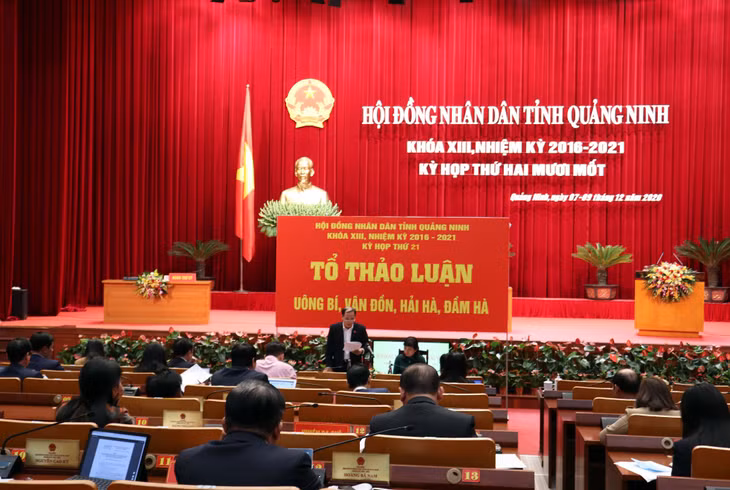 Quang cảnh thảo luận tại tổ