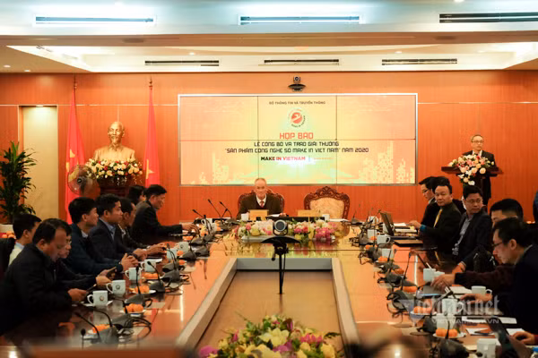 Họp báo Lễ Công bố và trao Giải thưởng “Sản phẩm công nghệ số Make in Viet Nam” năm 2020. Ảnh: Trọng Đạt
