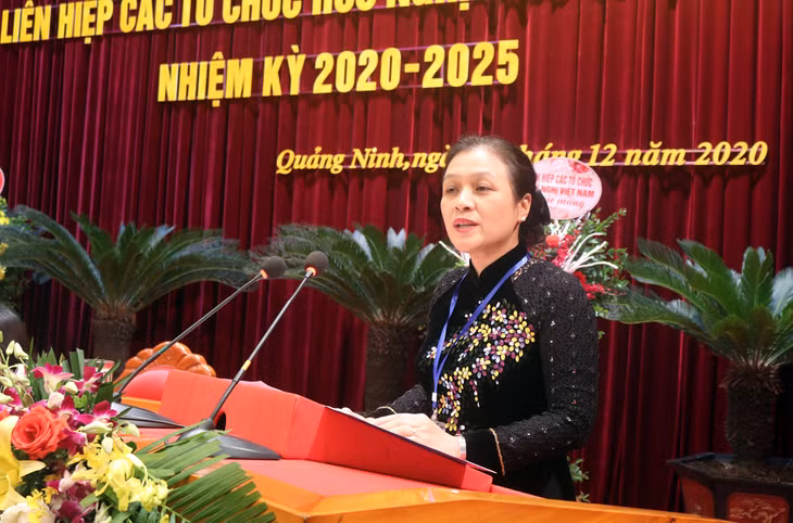 Đồng chí Đặng Phương Nga, Chủ tịch Liên hiệp các hội Hữu nghị Việt Nam phát biểu tại Đại hội.