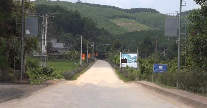 100% tuyến đường trục xã, liên xã được bê tông hóa. Ảnh: Ngọc Lợi