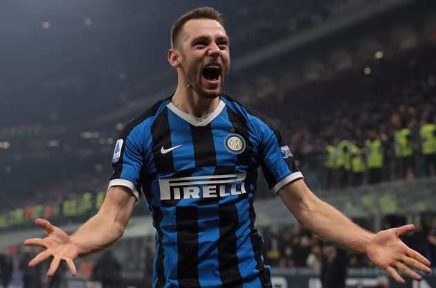  De Vrij trong màu áo Inter Milan.