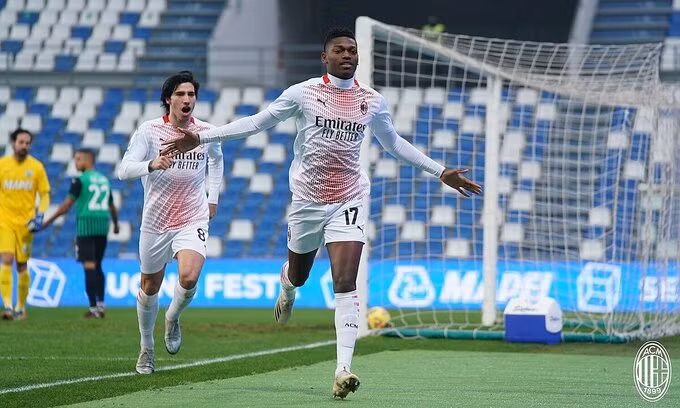 Rafael Leao mừng bàn thắng nhanh nhất lịch sử Serie A. Ảnh: AC Milan