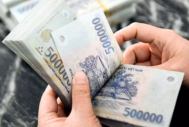 Bộ luật Lao động 2019 quy định người lao động có thể ủy quyền cho người khác nhận lương thay. Ảnh minh họa: Quỳnh Trang.