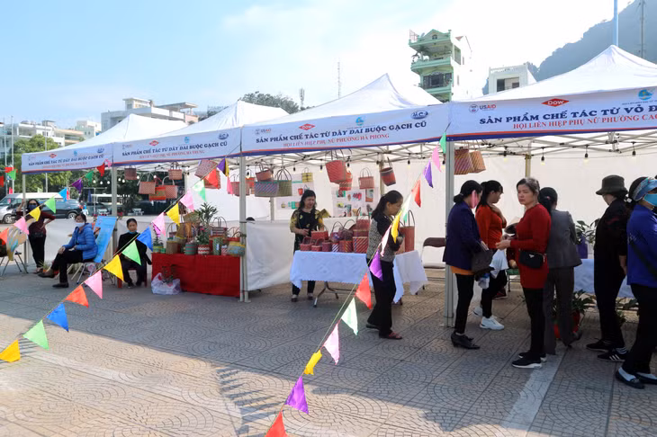 Một số gian hàng được trưng bày tại chương trình