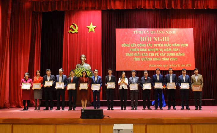 Nhiều cá nhân