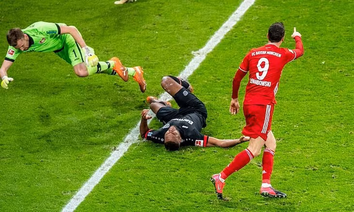 Lewandowski lại giúp Bayern vượt khó khi chạm trán những đối thủ được tổ chức tốt. Ảnh: Bundesliga.