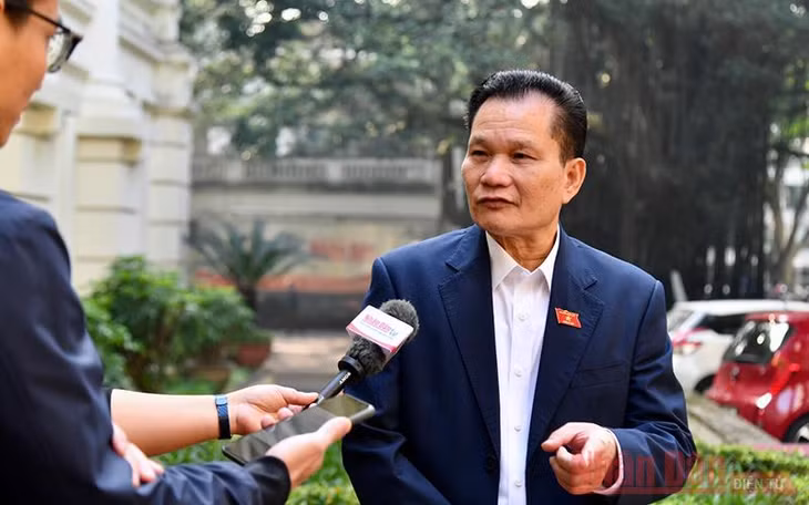 Đại biểu Quốc hội Bùi Sỹ Lợi trả lời phỏng vấn phóng viên Báo Nhân Dân. Ảnh : DUY LINH