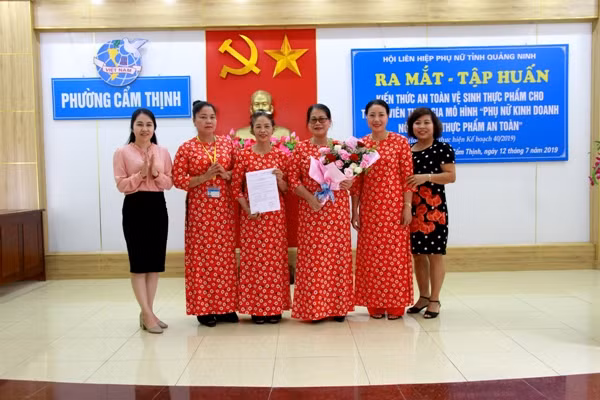 Hội LHPN tỉnh ra mắt mô hình mô hình“Phụ nữ kinh doanh nông sản, thực phẩm an toàn” phường Cẩm Thịnh