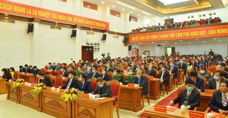 Các đại biểu dự lễ kỷ niệm.