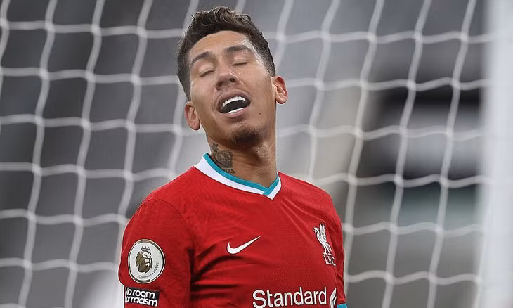 Firmino tiếc nuối sau khi bỏ lỡ cơ hội, khiến Liverpool hòa đội nửa sau bảng điểm ở trận thứ ba trong năm vòng gần nhất. Ảnh: Reuters 