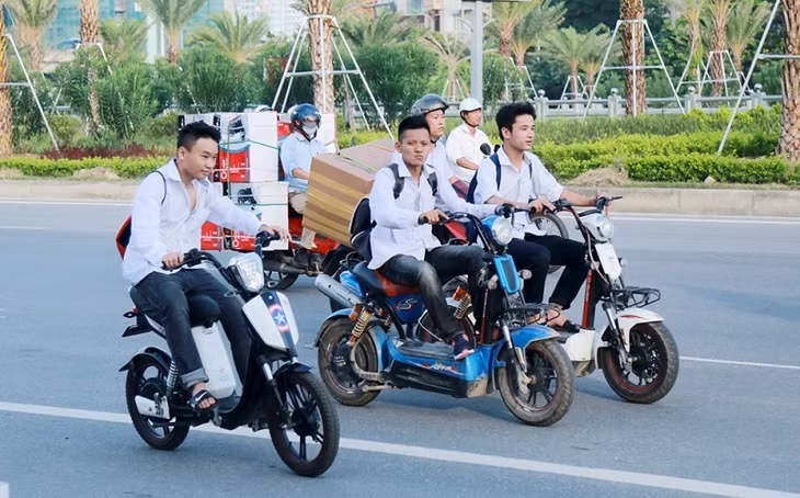 Điều khiển xe máy dưới 50 phân khối phải có bằng lái