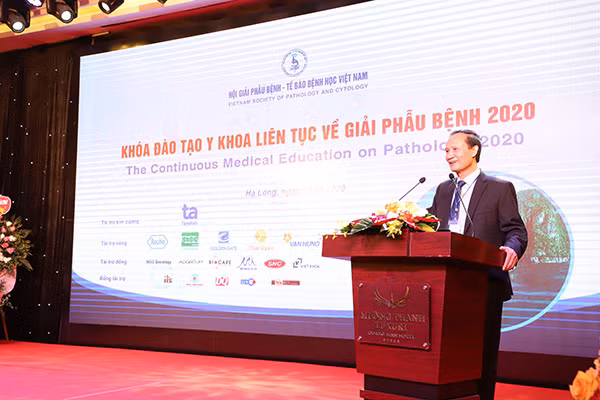 PGS.TS Trịnh Tuấn Dũng, Chủ tịch Hội Giải phẫu bệnh – Tế bào học Việt Nam phát biểu khai mạc khóa học