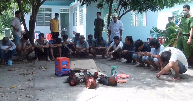 Nhiều người liên quan đến vụ việc. Ảnh: Nghiêm Túc.
