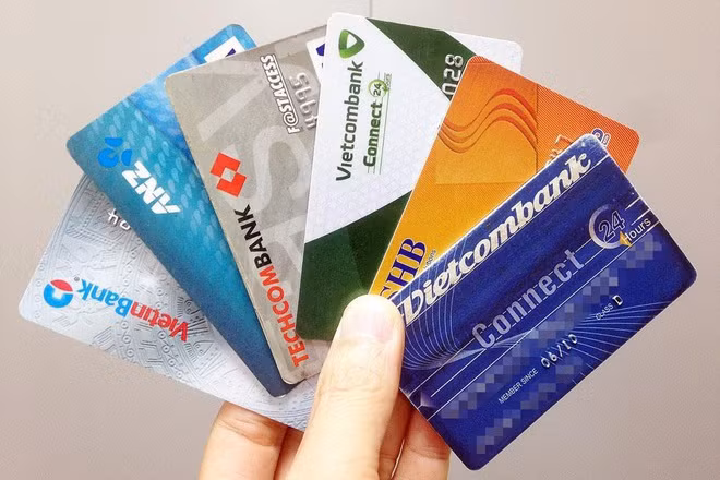 Việc thay thế thẻ từ hoàn toàn bằng thẻ chip tăng cường tính bảo mật trong hoạt động giao dịch thẻ.