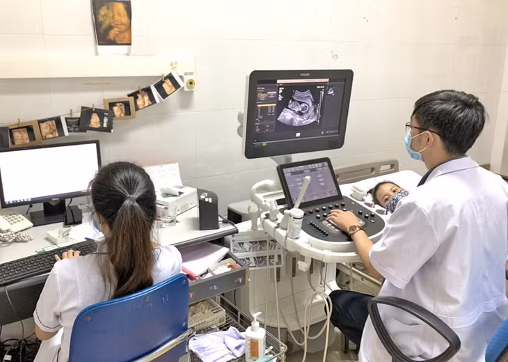 Siêu âm thai tại Bệnh viện Sản nhi tỉnh.