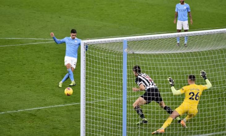 Torres ấn định thắng lợi cho Man City. (Ảnh: Getty)