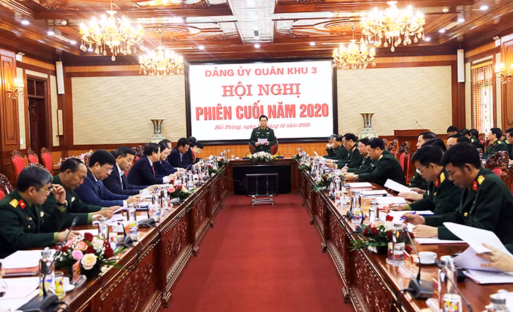 Trung tướng Nguyễn Quang Cường điều hành hội nghị
