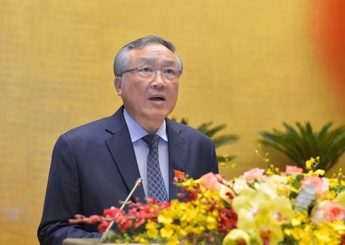 Chánh án Tòa án nhân dân tối cao Nguyễn Hòa Bình trình bày báo cáo trước Quốc hội. (Ảnh: TH)
