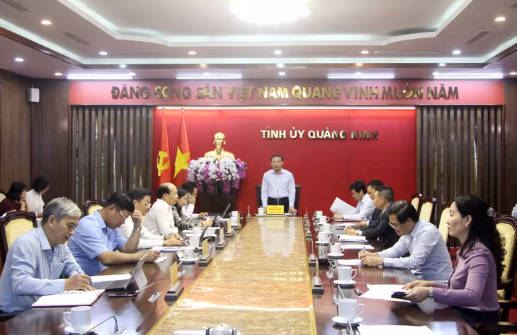 Đồng chí Nguyễn Xuân Ký, Ủy viên Trung ương Đảng, Bí thư Tỉnh ủy, Chủ tịch HĐND tỉnh, kết luận hội nghị.
