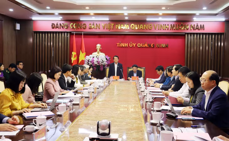 Đồng chí .................