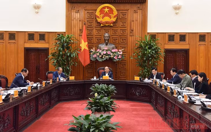 Thủ tướng Nguyễn Xuân Phúc chủ trì cuộc họp. (Ảnh: TRẦN HẢI)