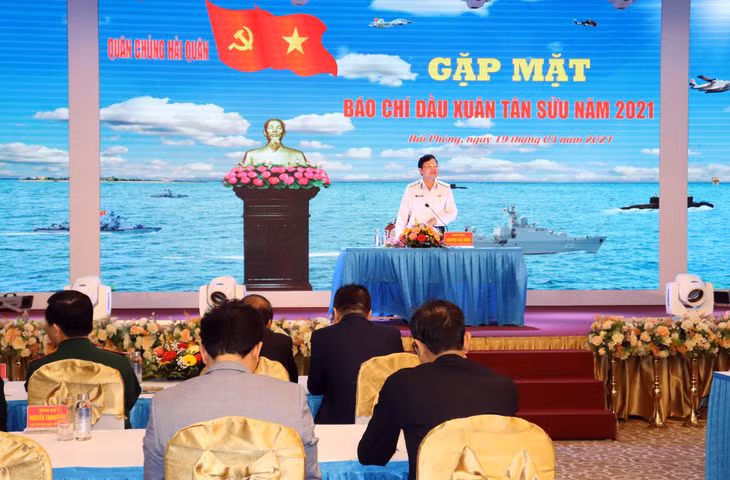 Trung tướng Nguyễn Văn Bổng, Bí thư Đảng ủy, Chính ủy Hải quân phát biểu tại buổi gặp mặt