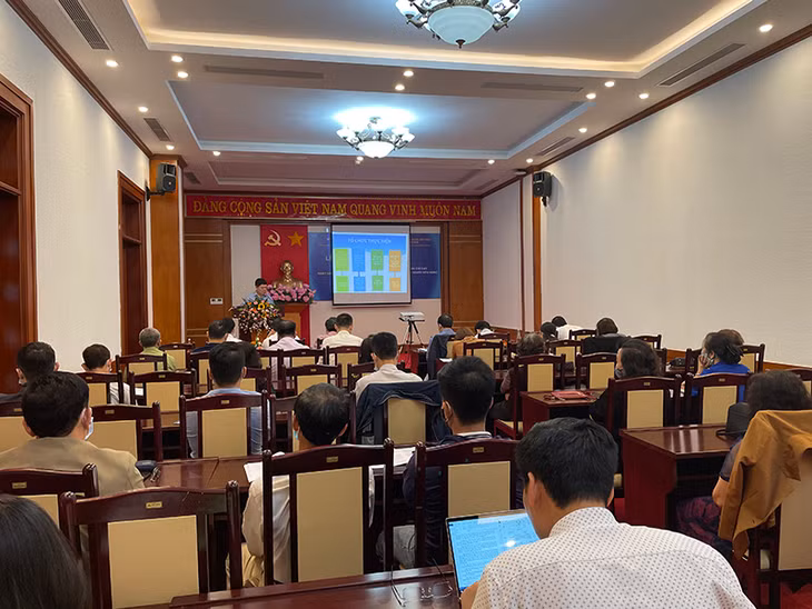 Đại diện Sở Công Thương phổ biến các văn bản chỉ đạo về công tác bảo vệ quyền lợi người tiêu dùng.