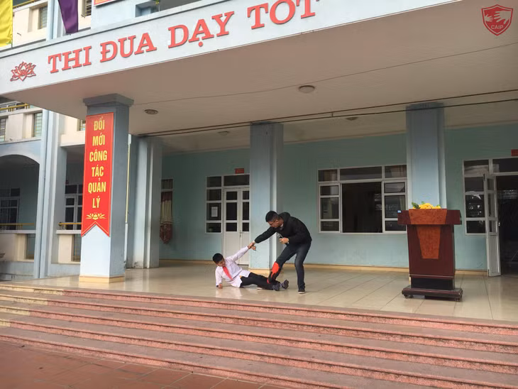 ong buổi tuyên truyền, các giảng viên của Trung tâm Phòng, chống tai nạn thương tích trẻ em CAIP - Quảng Ninh đã tập huấn, hướng dẫn cho các em học sinh các kiến thức về cách nhận diện người lớn an toàn, một số hình thức xâm hại trẻ em